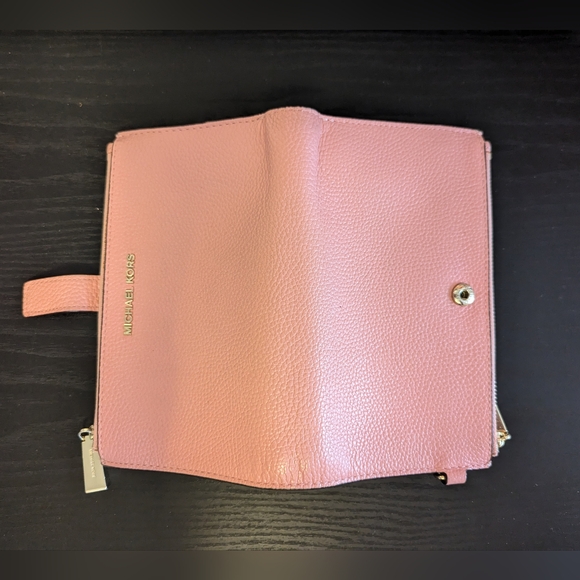 Michael Kors - Pink Wristlet - Phone Holder - Picture 6 of 11